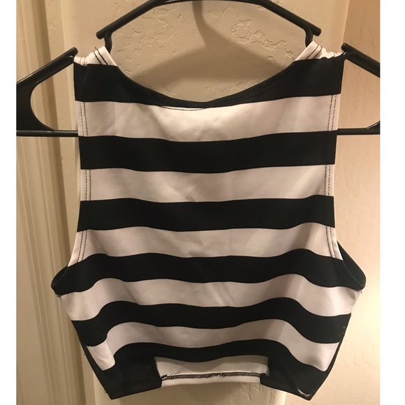 Striped Crop Top - Picture 4 of 4